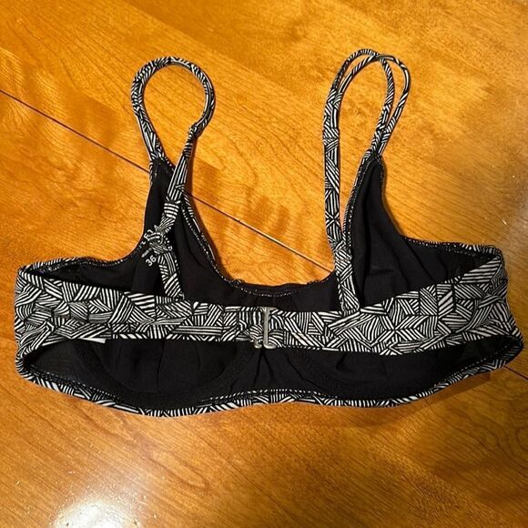 Athleta Laguna Criss Cross Swim Top bikini 36 B/C - Picture 3 of 6